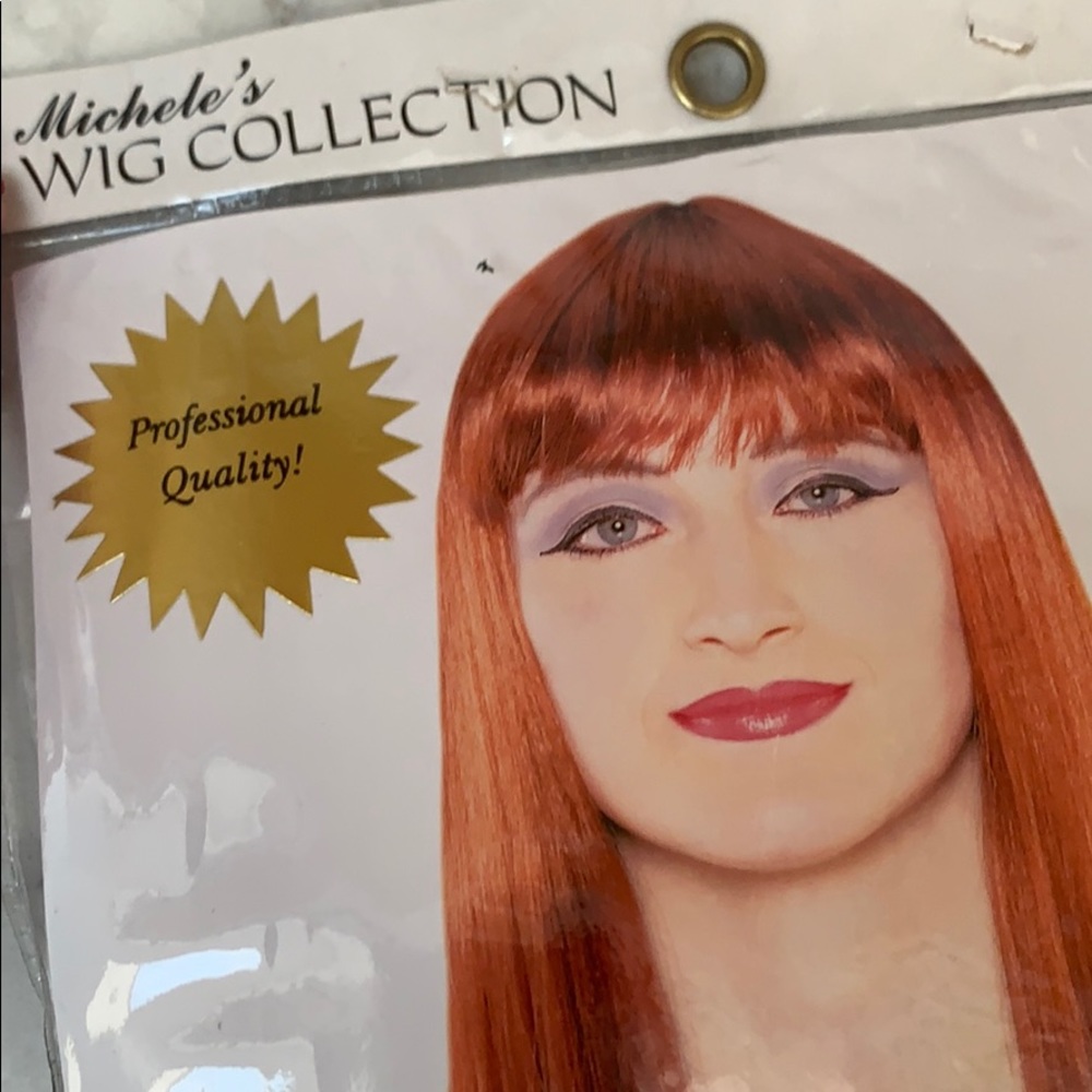 Beautiful Red Wig - Picture 3 of 10
